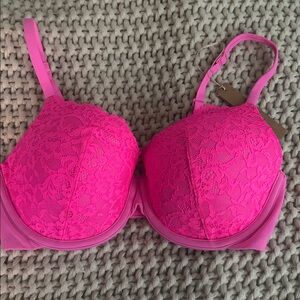 SKIMS NWT Lace T-Shirt Bra - Neon Pink